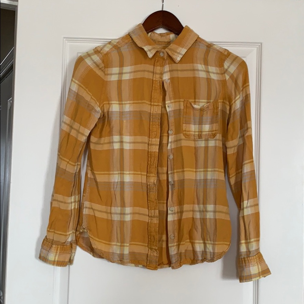 Women’s plaid button up